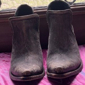 Western grey/brown embroidered pointed toe booties by Ariat